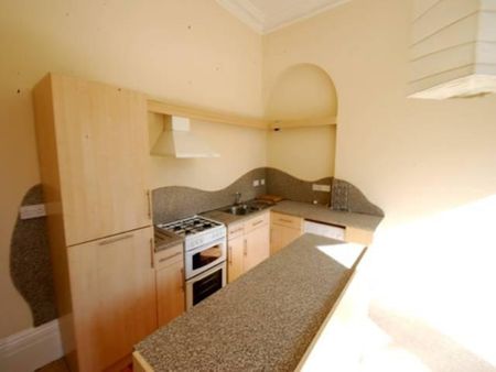 2 bedroom flat to rent - Photo 4
