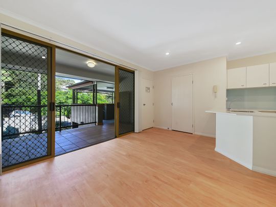 Modern unit in unbeatable location! - Photo 1
