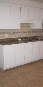 À 5 min. du Terminus de St-Eustache - Photo 3