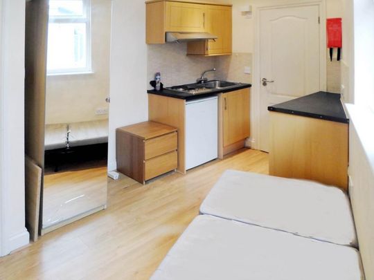 Studio to rent - Photo 1