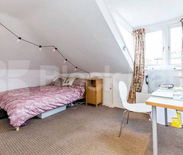 3 Bedroom, 1 bath, 1 reception Flat - Photo 2