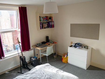 4 Bed Semi-Detached House, City Road, NG7 - Photo 5