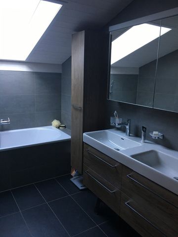 Moderne 4.5-Zimmerwohnung im Herzen von Düdingen - Photo 3
