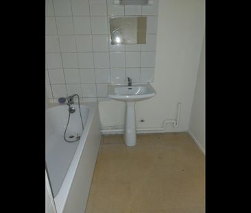 Location Appartement 4 pièces 101 m² Gisors - Photo 3