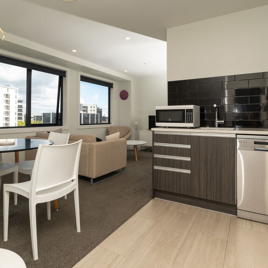 City Living at its Best - Photo 1