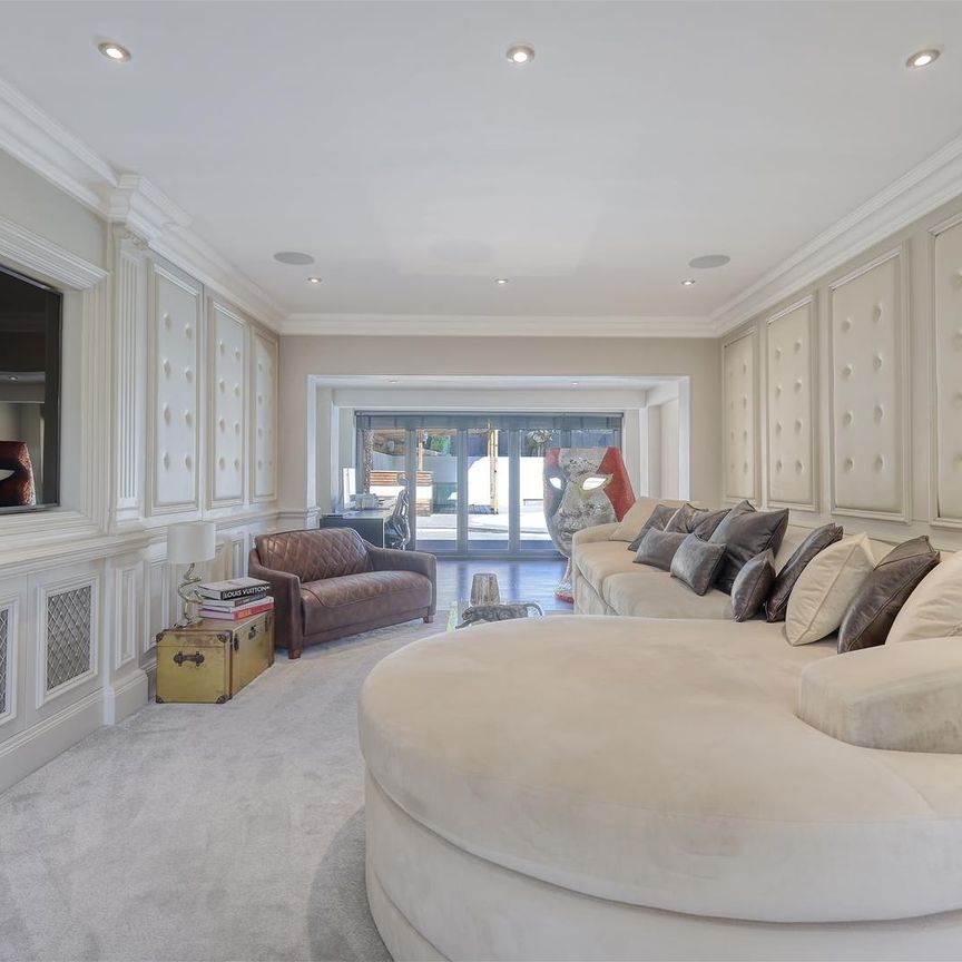 Courtland Drive, Chigwell - Photo 1