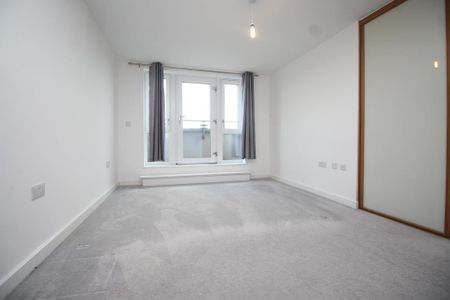 2 bedroom penthouse to rent - Photo 2