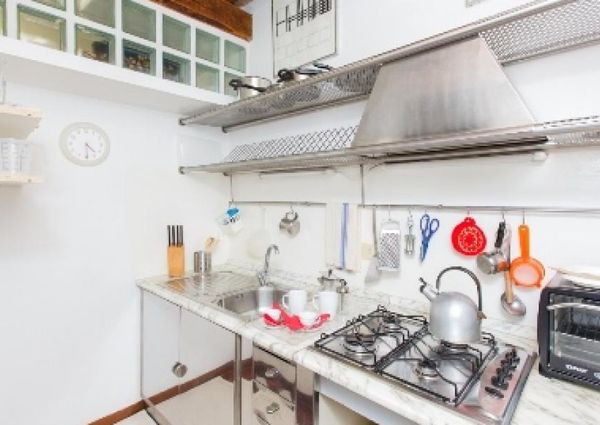 Center-Popolo: Modern, renovated 1 Bedroom, bath, kitchen. Parquet floors, bright, silent, located in beautiful villa near center, park, transport. Ref 847