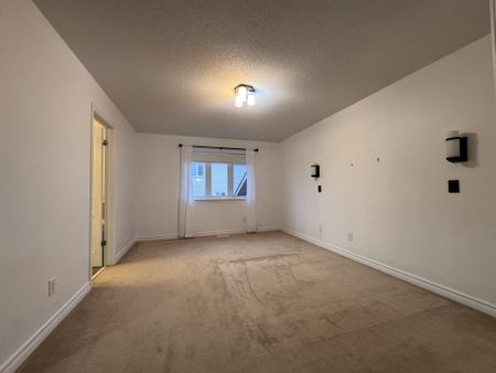 For Lease - 40 Torbec Avenue, Kanata, Ontario - Photo 4