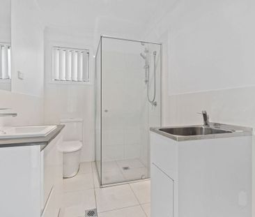 Spacious private granny flat with water included - Photo 3