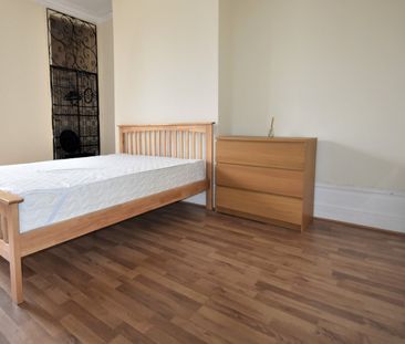 4 bedroom apartment to rent - Photo 3