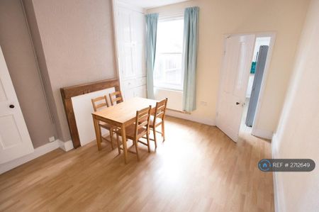 2 bedroom terraced house to rent - Photo 3