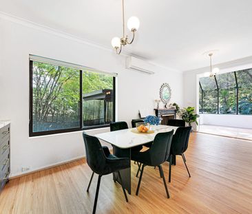 Stylishly Updated and Spacious 3 Bedroom Family Home in Ultra-Conve... - Photo 6