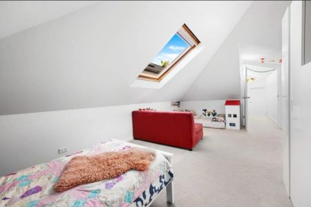 Stylish park side semi seeking 6 to 8 month lease - Photo 3