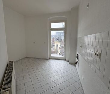 Charmante Drei-Raum-Wohnung mit Balkon in Zwickau - Photo 3