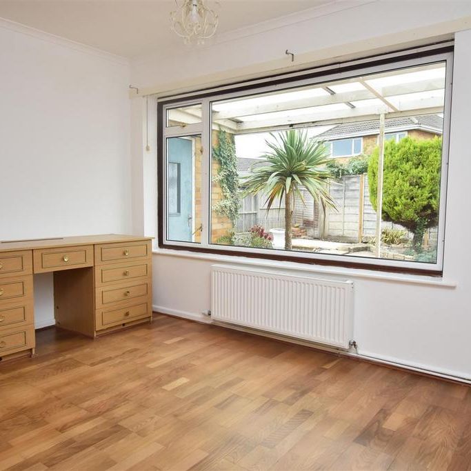 2 bedroom detached bungalow to rent - Photo 1
