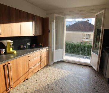 5 RUE AMBROISE PARE : Proche centre ville et gare, au 1er étage, ap... - Photo 2