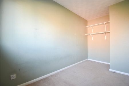 Well presented 2 bedroom house situated in Cherry Hinton, Cambridge. GCH. Rear enclosed Garden. Allocated parking. Local amenities within a 5 minute walk. Unfurnished. - Photo 4