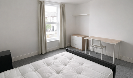 Modern 4 Bedroom Student House - Photo 5