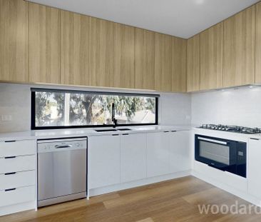 Stylish Family Home in Prime Heidelberg West Location - Photo 5