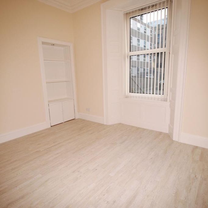 4 bedroom flat to rent - Photo 1