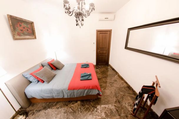Universitate apartament 5 camere 220 mp de inchiriat - Fotografie 1