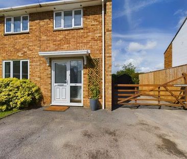 Franklin Avenue, Tadley, RG26 - Photo 2