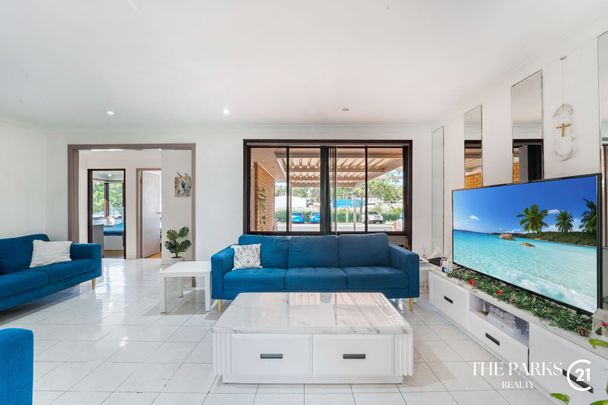 Single Level Residence in Prime Location! - Photo 1