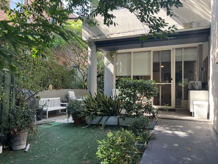 Fabulous Fully Furnished Garden Apartment In Ideal Location - Photo 5