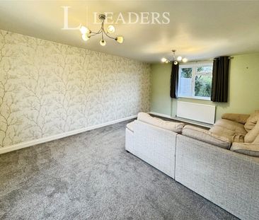 3 bedroom house to rent Bay View Crescent, Little Oakley, CO12 - Photo 1