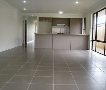 Family Home Conveniently Located Close to Parks, Schools, Shopping ... - Photo 6