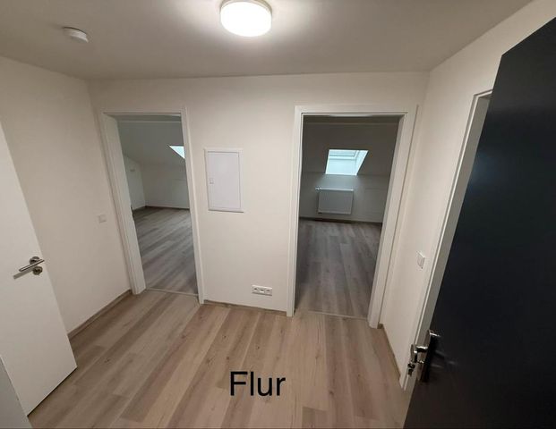 Mietwohnung DG | Ersteinzug nach Kernsanierung | 3 Familien Haus - Photo 1