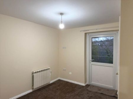 2 bedroom semi-detached house to rent - Photo 2