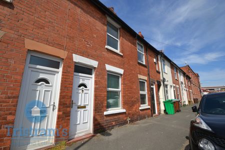 2 bed Mid Terraced House for Rent - Photo 2