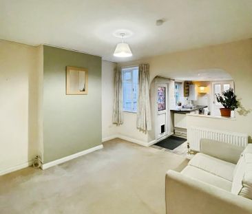 Three-bedroom terraced house with garden near city centre, Peterbor... - Photo 1