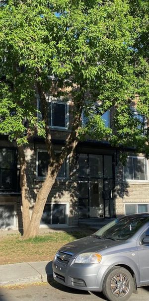 Three-Bedroom (5.5) - 524 23e Avenue, Lachine - Photo 2