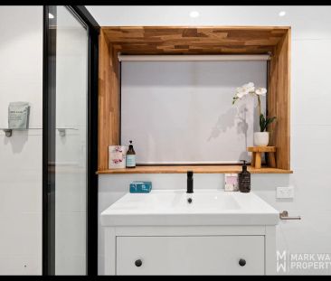 “MODERN 4-BED RESIDENCE IN SALISBURY: A PERFECT BLEAND OF STYLE AND... - Photo 1