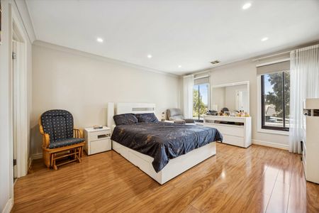 Expansive Family Living - Photo 4