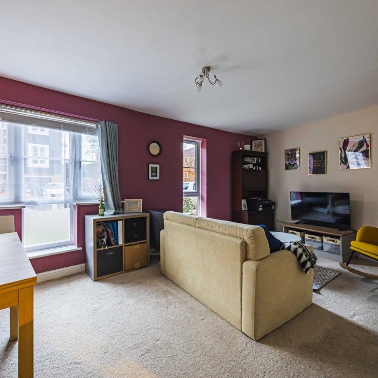 2 bed Ground Floor Flat for rent - Photo 1