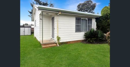 Charming 1-Bedroom Unit with Spacious Yard - Photo 4