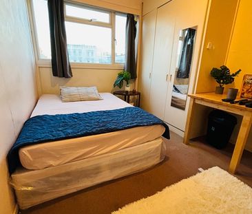Room in a Shared House, Amazing Double Room In Fulham, SW6 - Photo 3