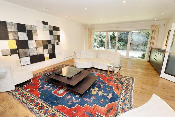 6 bedroom detached house to rent - Photo 1