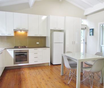 Charming Partly Furnished One-Bedroom Cottage in Quiet Chatswood Re... - Photo 4