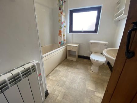 1 bedroom in a house share to rent - Photo 4