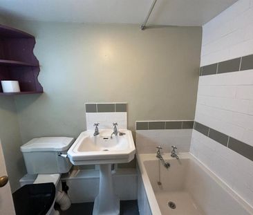 3 bedroom terraced house to rent - Photo 6