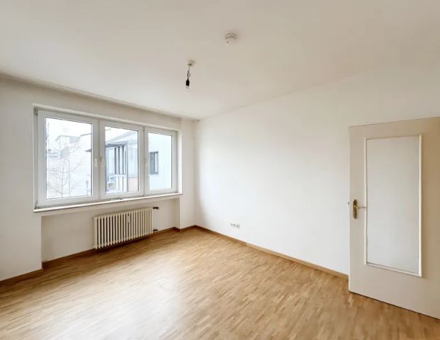 SANIERTE 2-ZIMMERWOHNUNG IN DER STADTMITTE ZU MIETEN! - Photo 1