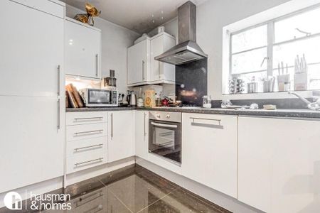 3 bedroom flat to rent - Photo 3