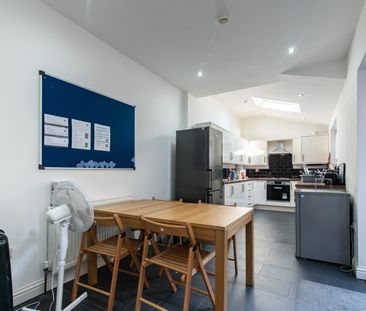 6 Bedroom Student Home! 162pppw 52 Weeks. All Bills included. No fe... - Photo 4