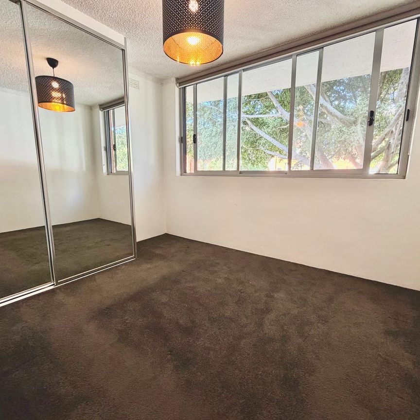 Groud Floor Tastefully Renovated Unit - Photo 1