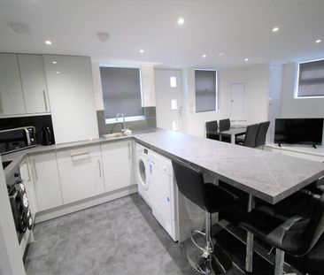 Kirkstall Lane (Room 1), Headingley, Leeds - Photo 1